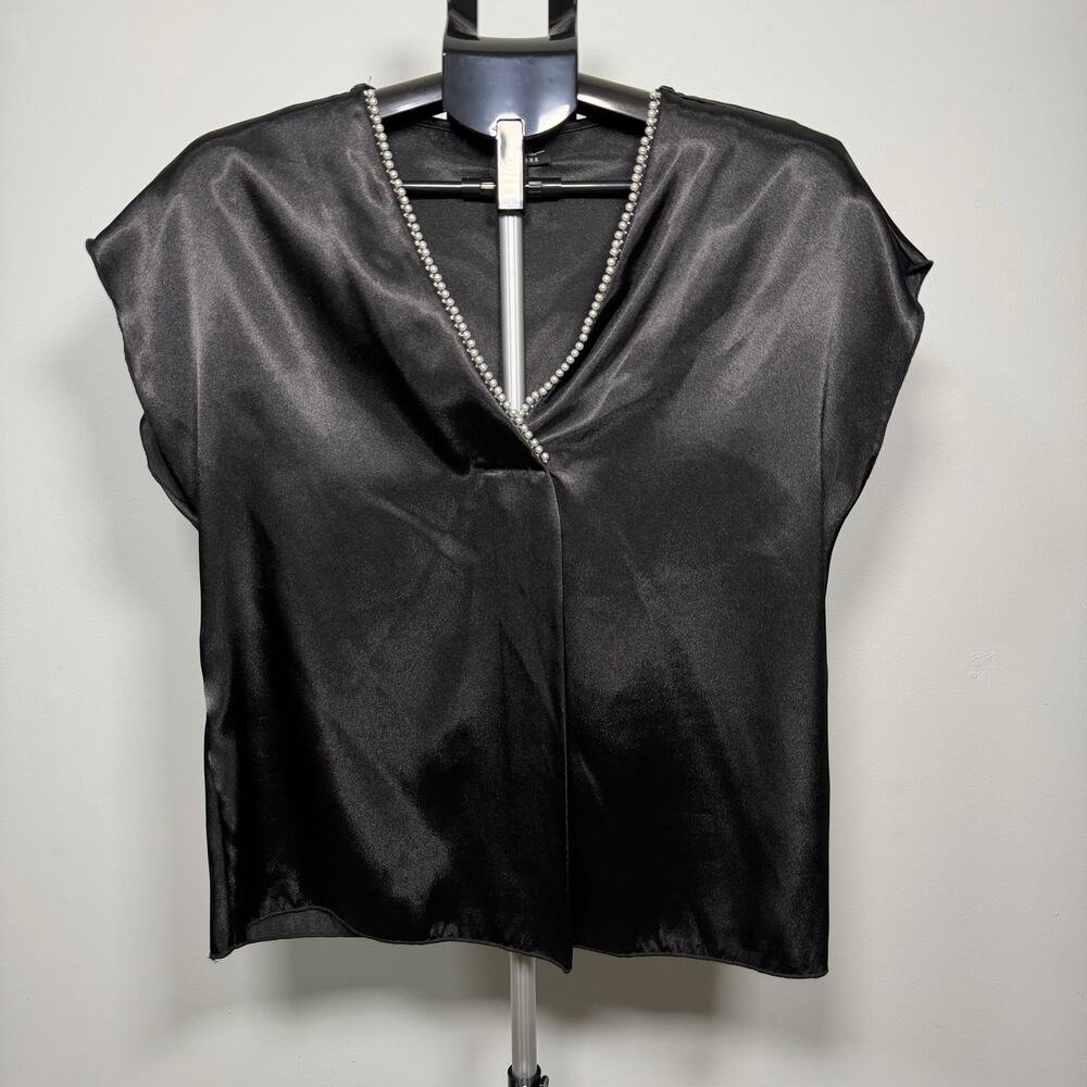 Nicole Miller Women’s Black Satin V-Neck Blouse Size Small with Pearls